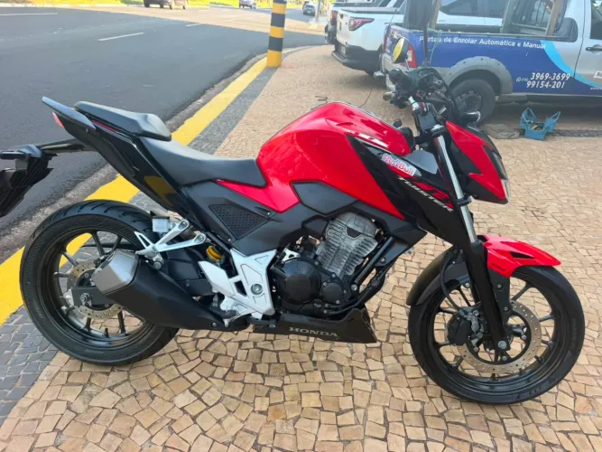 HONDA CB 300 F TWISTER