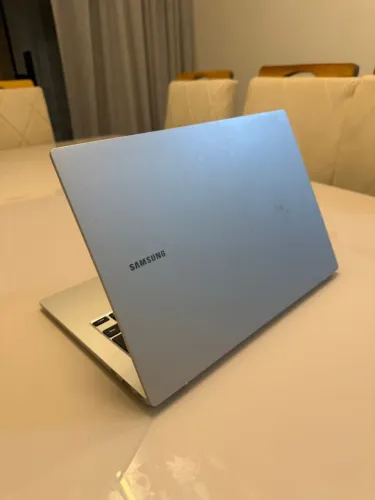 Notebook Galaxy Book Go Snapdragon 7c 14" Full Hd Samsung Cor Prateado