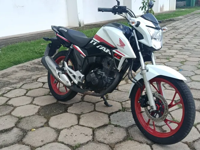 Titan 160 2021 edição especial