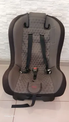 Cadeirinha para carro - criança de 1 a 4 anos