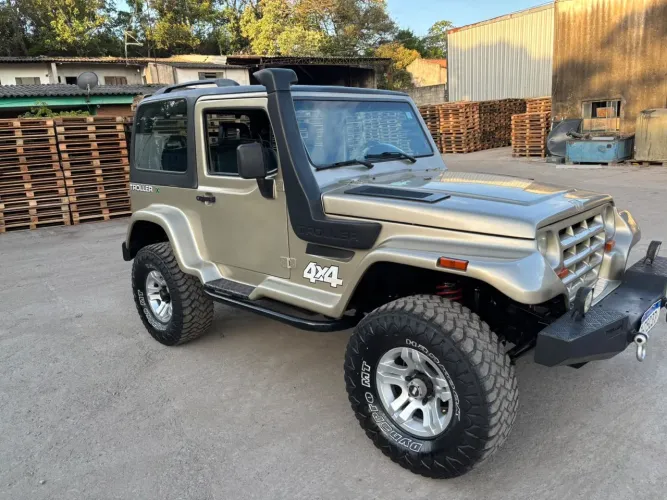 Troller T-4 4X4 2.8 TB Int. Cap. Rígida Diesel 2004