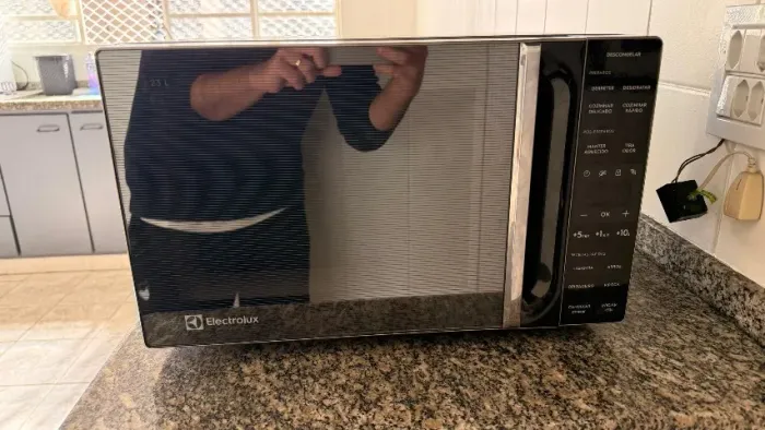 Microondas Electrolux 23l Preto/Prata 220v