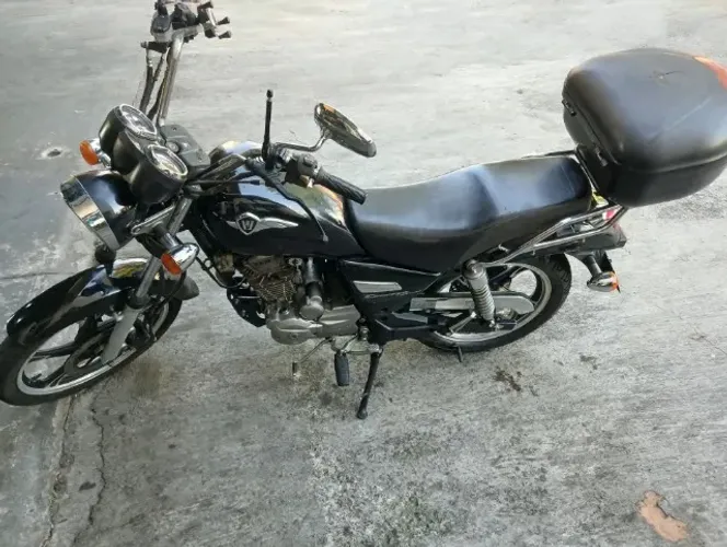 Vendo Chopper Road 150. Único dono. Doc ok 73000km toda revisada