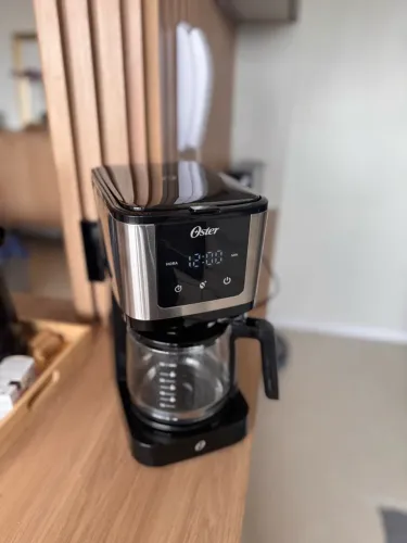 Cafeteira Elétrica Programável Oster Inox Digital 1,2L (OCAF550) - Excelente Estado!