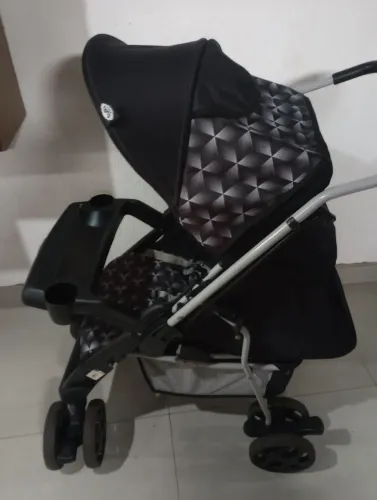 Vendo carrinho e bebe conforto Tutti baby