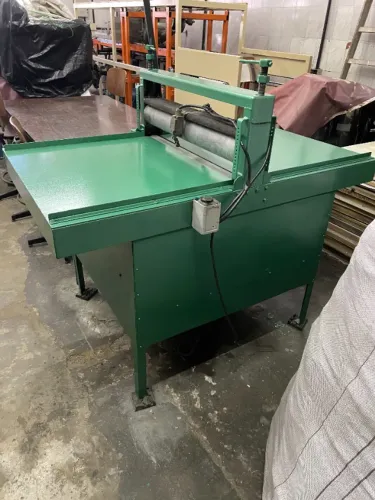 Maquina de corte e vinco (tipo calandra)