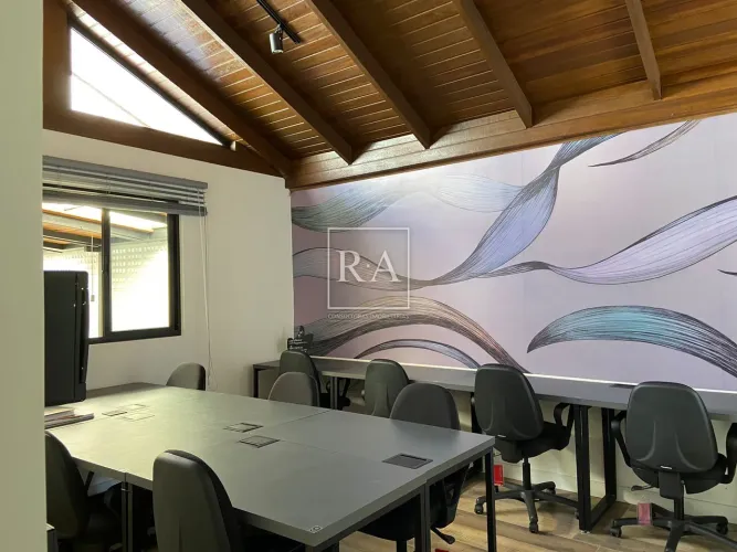 Sala dentro de um Coworking