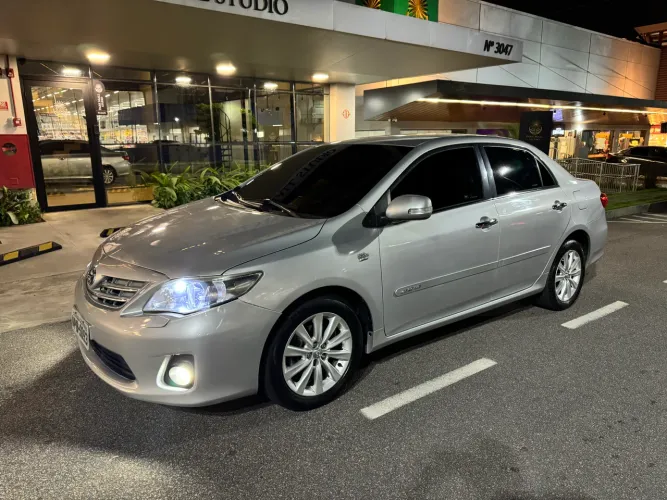 Toyota Corolla Altis 2.0 Flex 16V Aut. 2012