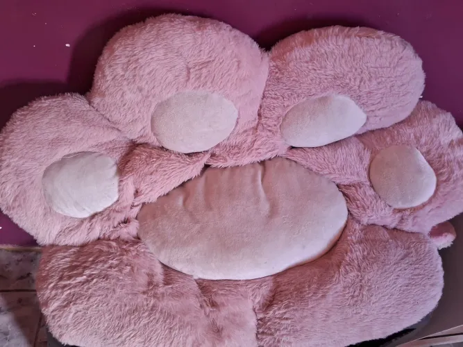 almofada grande pata de gato rosa