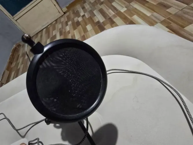 MICROFONE GXT. EXELENTE QUALIDADE SONORA, SESIBILIDADE ALTA E CALIBRAVEL, VOZ SEM RUIDOS