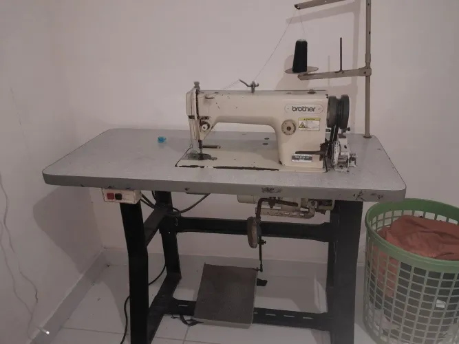 Máquina industrial reta moto portante funciona perfeitamente 1200