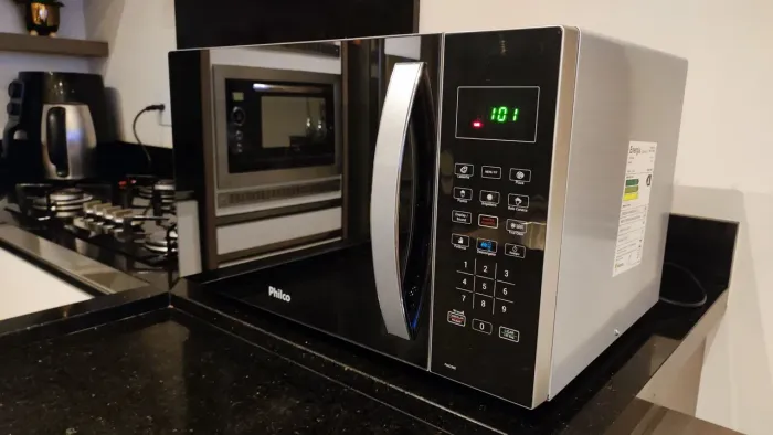Microondas Philco 34 litros semi-novo