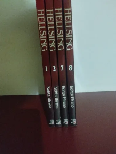 Mangá Hellsing - volumes 1,2,7 e 8, preço unitário 