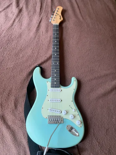 Guitarra Memphis MG 30
