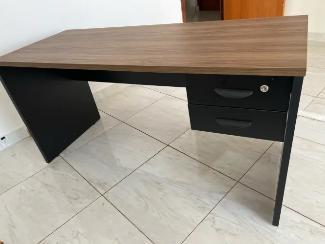 Mesa de Escritório 