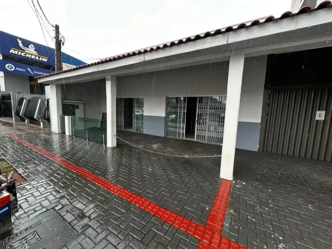 Centro comercial para aluguel possui 84 metros quadrados em Coqueiral - Cascavel - PR