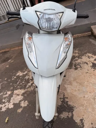 Biz 2022 branca 110i
