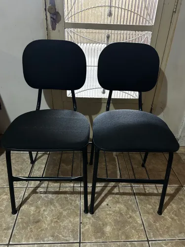 2 cadeiras pretas em ótimo estado 