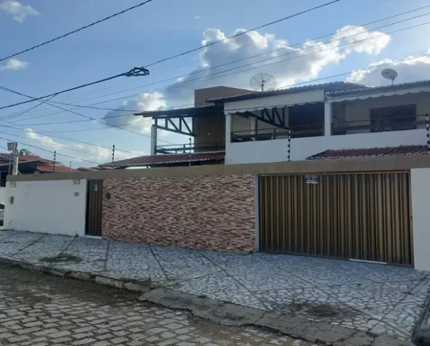 Aluga-se Casa duplex bairro Santo Antônio: Sendo 4/4