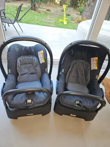 Carrinho de gêmeos, acompanha 2 bebê conforto