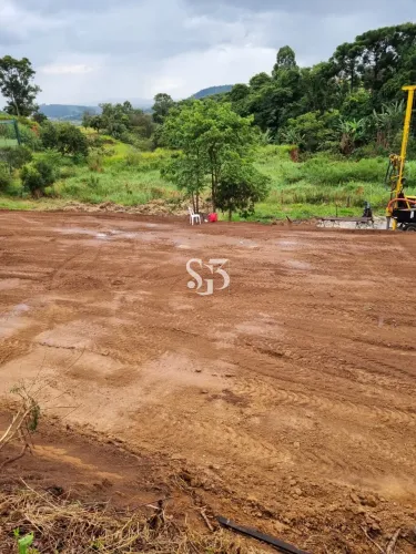 Terreno em Condomínio de Luxo, 800m², à Venda em Atibaia-SP, Bairro Laranjal