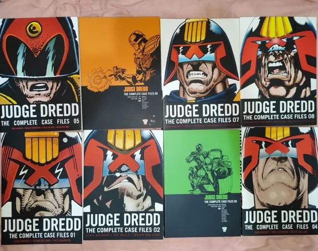 Judge Dredd complete case files 1 ao 8 - Em INGLÊS 