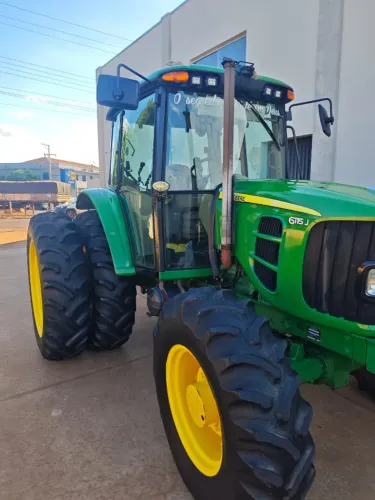Trator John Deere 6115J
