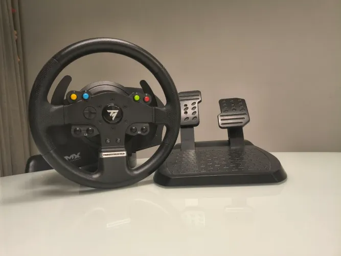 Volante Thrustmaster TMX + Pedais + Transformador 220v