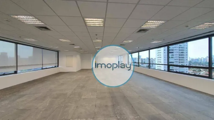 Laje Comercial no piso elevado com 271,18 m² em vão livre e 08 vagas de garagem.