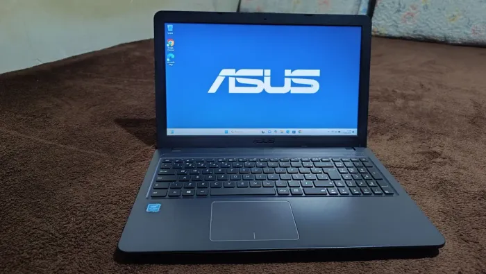ASUS 
