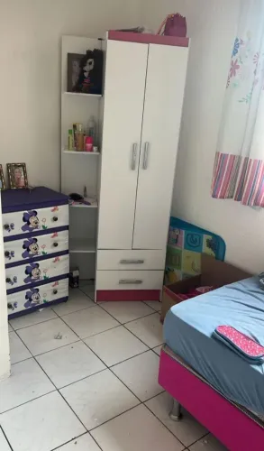 Cama solteiro com colchão + penteadeira e guarda roupa