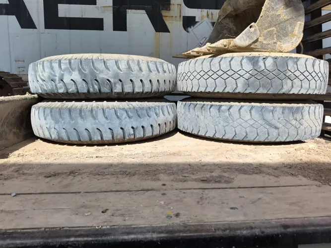 pneus 900/20 