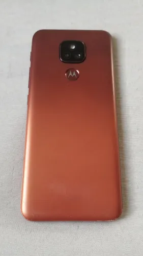Motorola E7 Plus com tela quebrada
