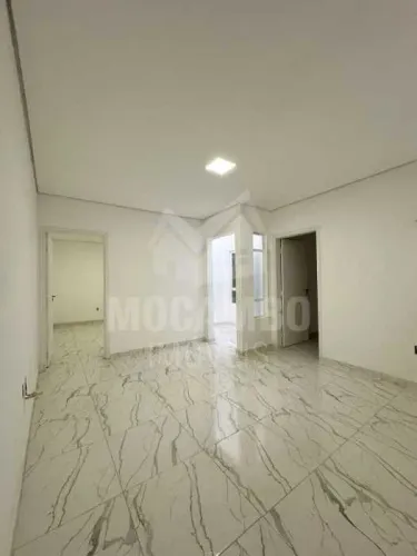Sala : / Comercial / Centro