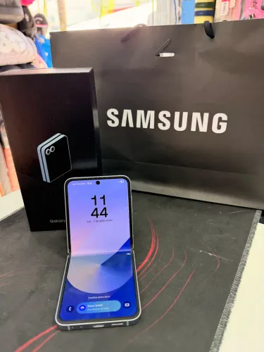 Samsung Galaxy Z Flip 6 - 512GB