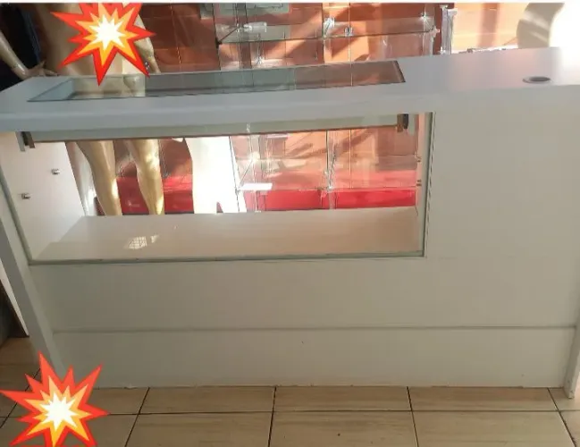 Vendo balcão 3 em 1 caixa,expositor, atendimento em mdf Maringá Paraná