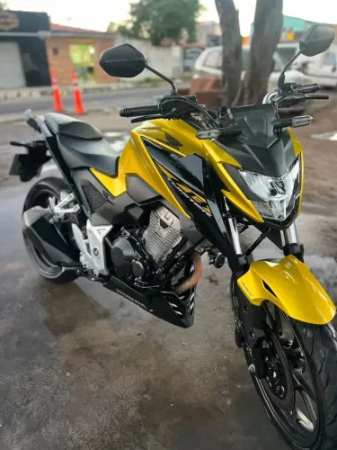 Vendo CB Twist 300 amarela