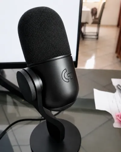 Microfone dinâmico usb para jogos LOGITECH YETI GX 