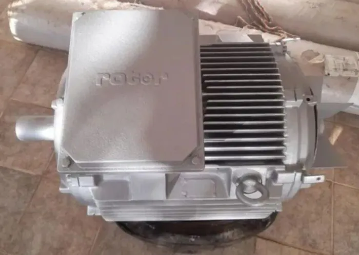 Motor Rotor/Weg, 100 cv, 4 polos, trifásico. Novo (armazenado e sem uso).
