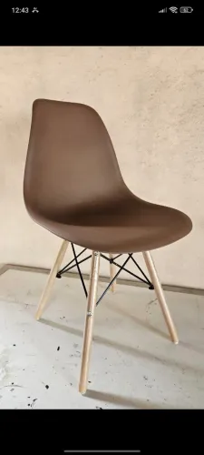 Cadeira Eiffel marrom Novas 
