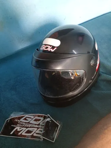 Vendo capacete seminovo