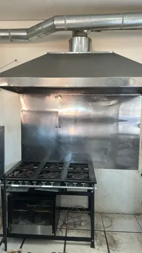 Conjunto fogão e coifa mais exaustor.