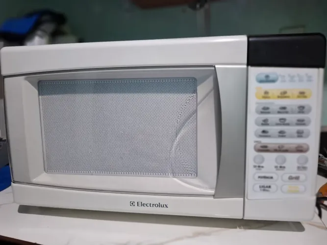 Micro-ondas 23 litros impecável
