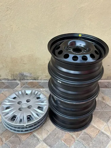Rodas Aro 14 e Calotas Ford - Praticamente Novas