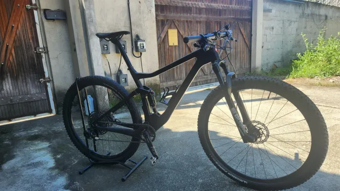  Para vender logo!! Bike full carbono tamanho 19. Impecável!!!