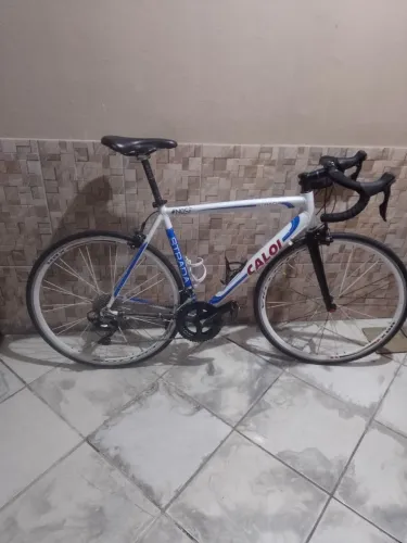 Bicicleta speed Caloi strada, fechada no Shimano 105 R7000