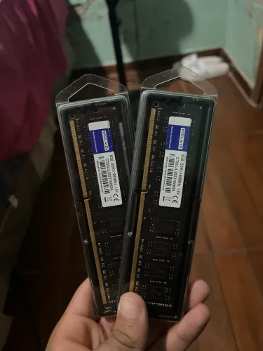 2 pentes de memória RAM 8GB, DDR3, 1600MHz, 1.5V