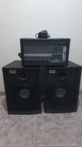 Mesa Amplificada Behringer Europower PMP2000 800W RMS