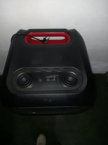 Caixa de Som LG Xboom XL9T Partybox 1000W Bluetooth IPX4