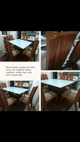 Mesa de madeira e tampo de vidro em ótimo estado 